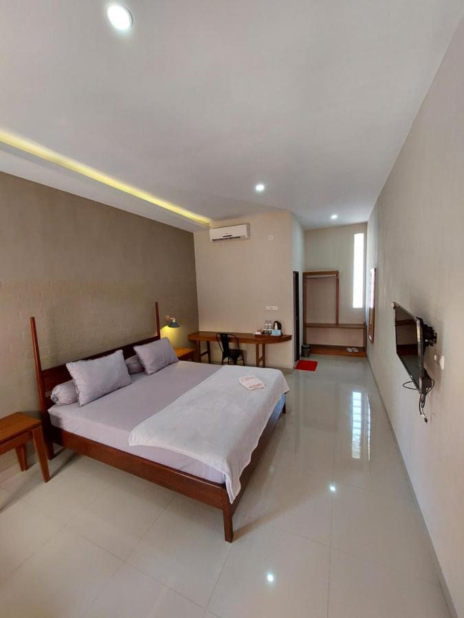 Oasis Hotel Ampana Buitenkant foto