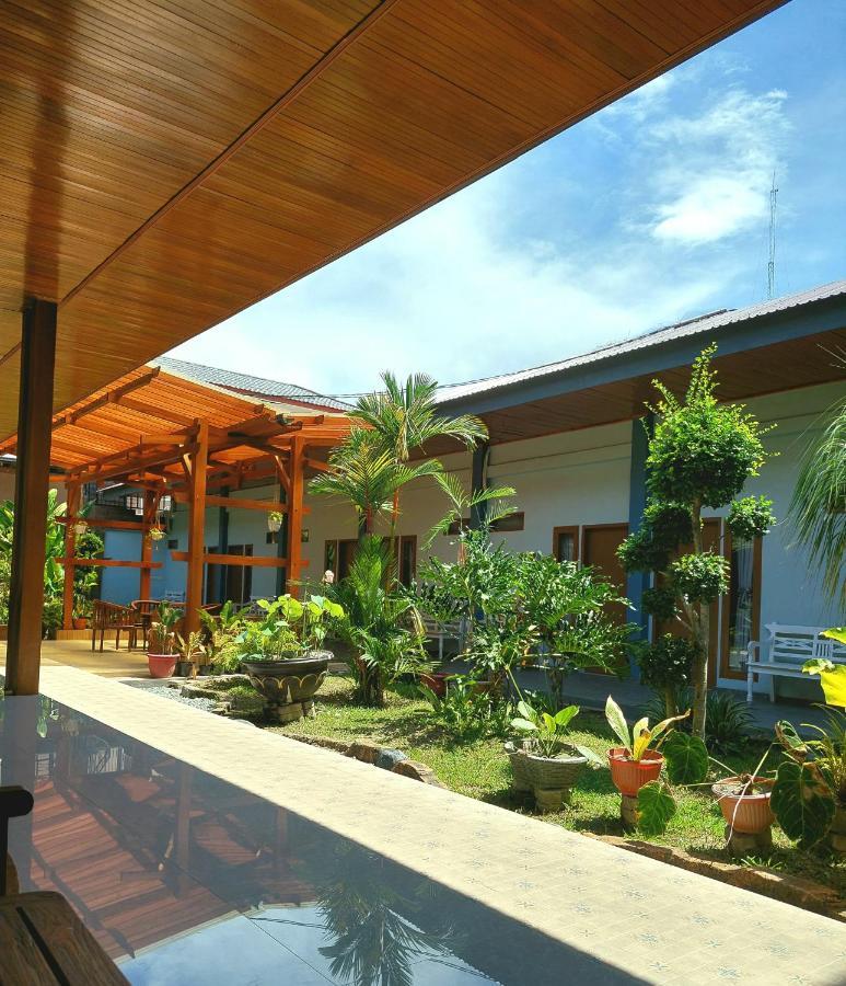Oasis Hotel Ampana Buitenkant foto